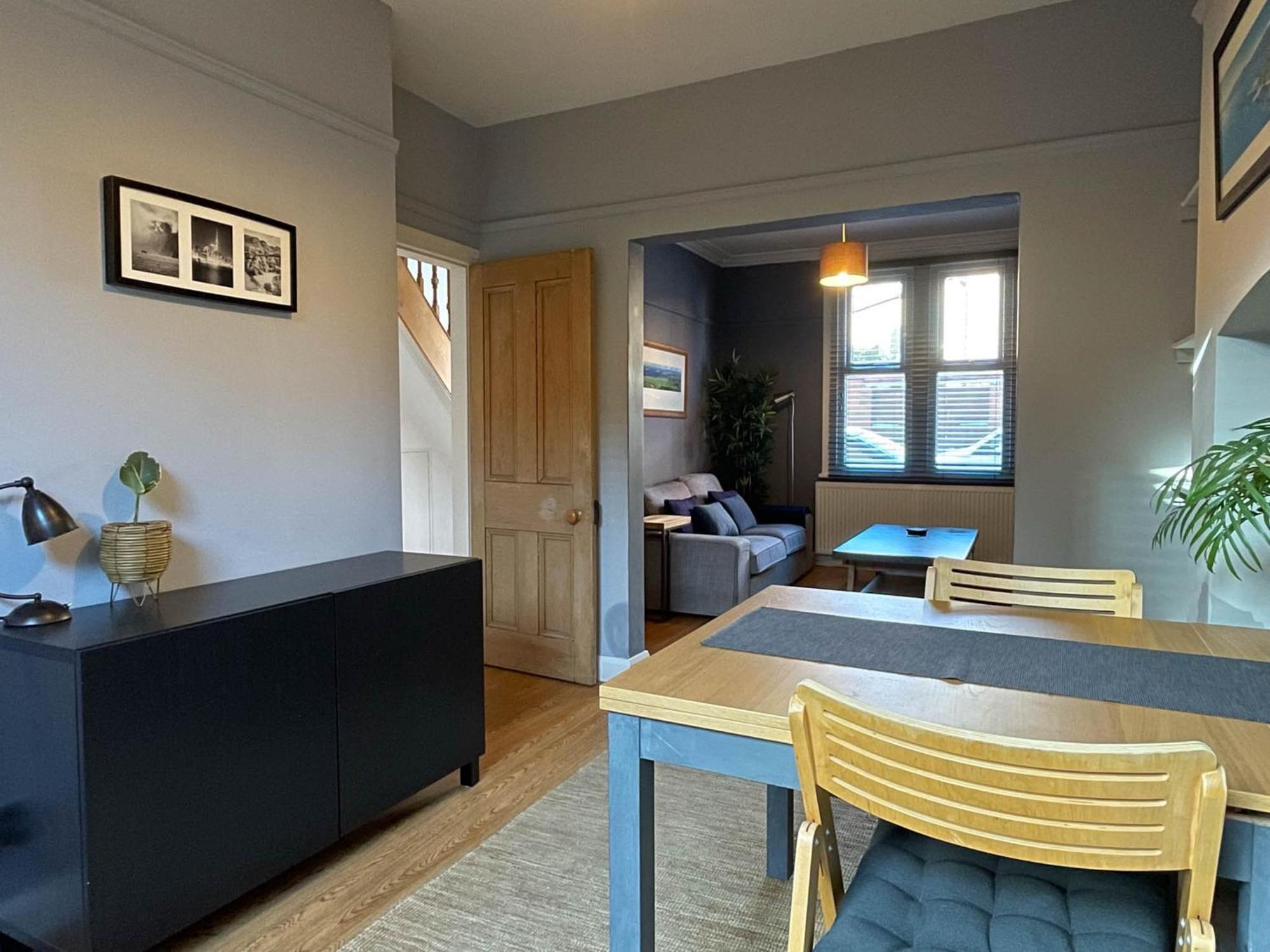 Апартаменты Townhouse In Trendy Suburb Of Hoole Честер Экстерьер фото